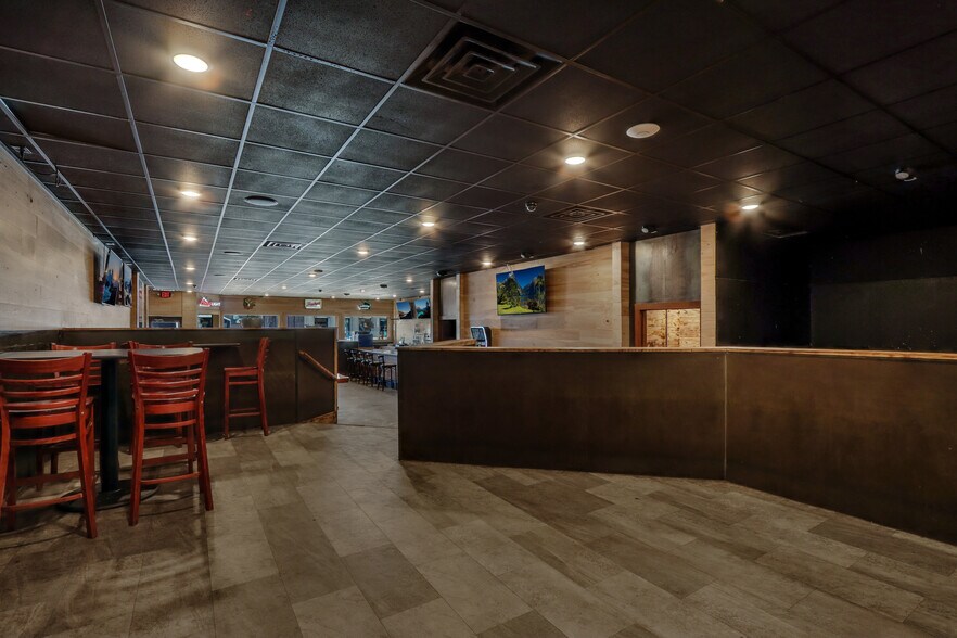 More Photos Of 631 S Broadway St, Menomonie Bar For Sale