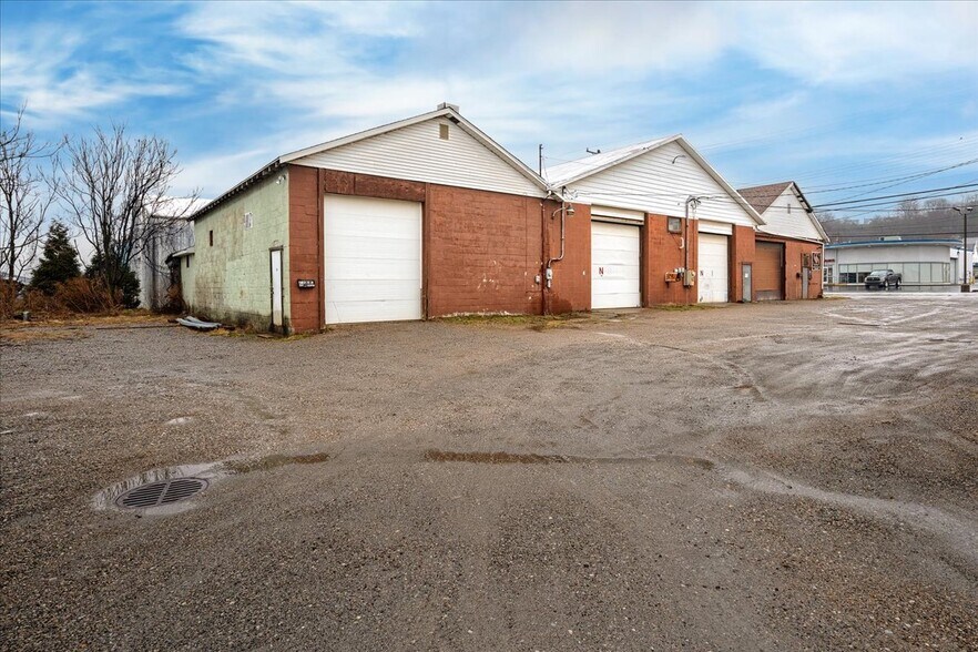 More Photos Of 2600 Duss Ave, Ambridge Unknown For Sale