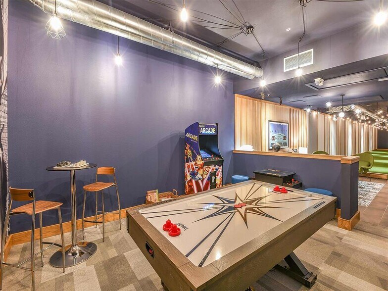 More Photos Of 1110 F St, San Diego Apartments For Lease