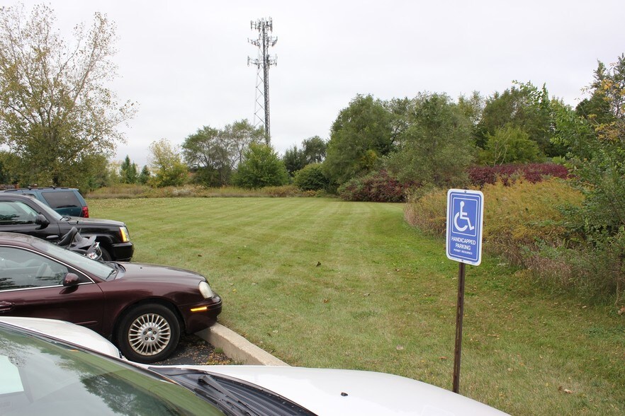 More Photos Of 1180 Atlantic Dr, West Chicago Warehouse For Lease