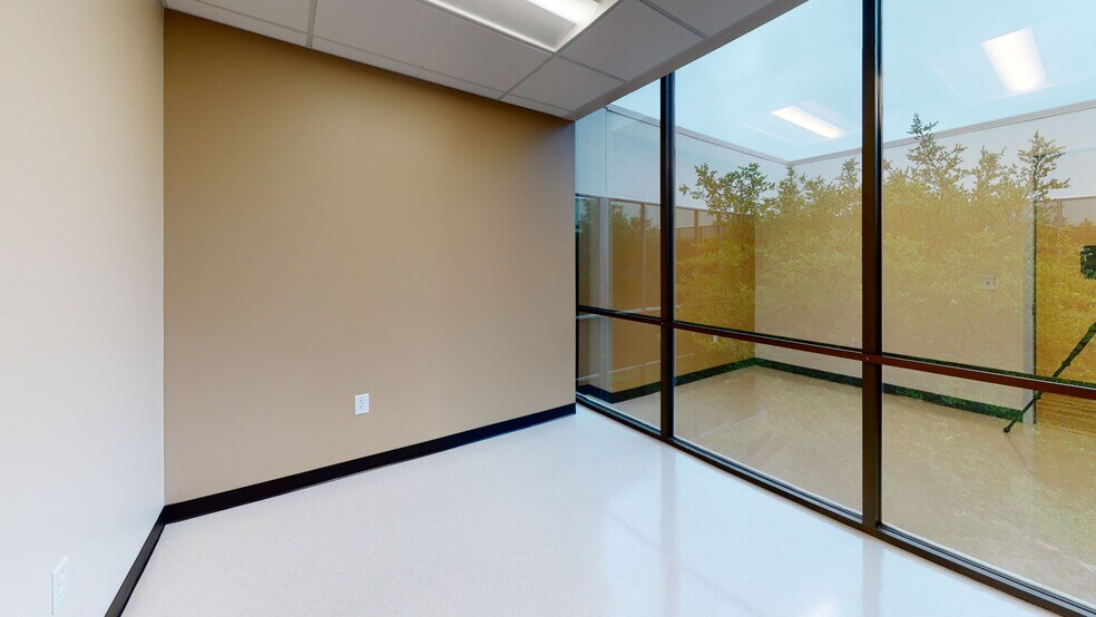 More Photos Of 12606 Greenville Ave, Dallas Medical For Lease