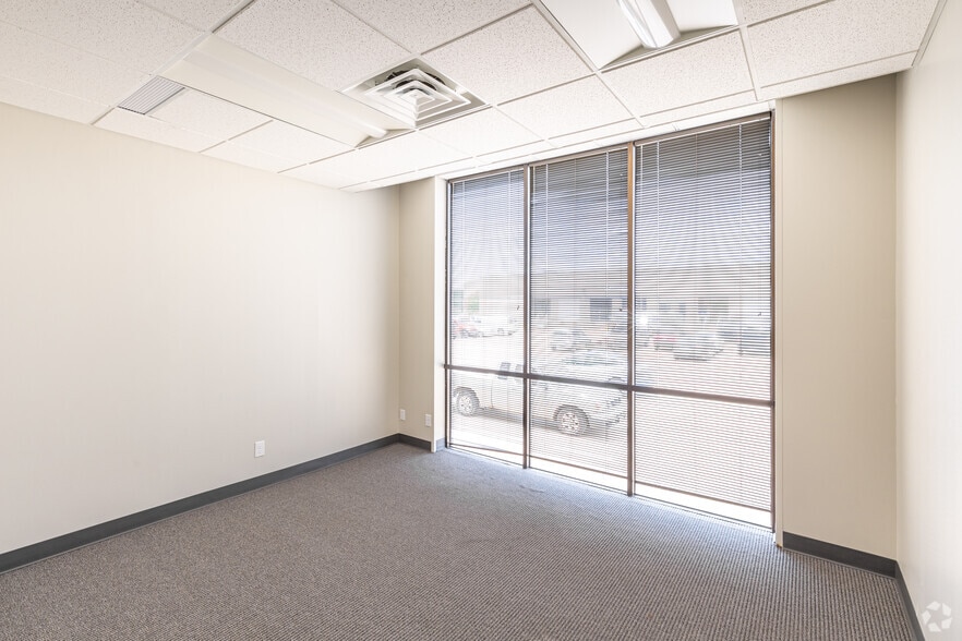 More Photos Of 2515 Willowbrook Rd, Dallas Warehouse For Lease