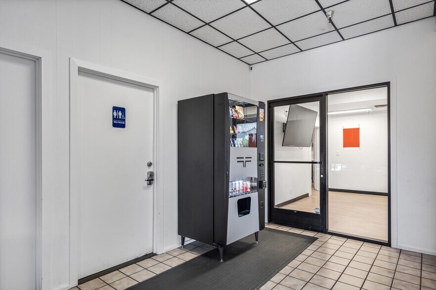 More Photos Of 6640 Redwood Dr, Rohnert Park Office For Sale