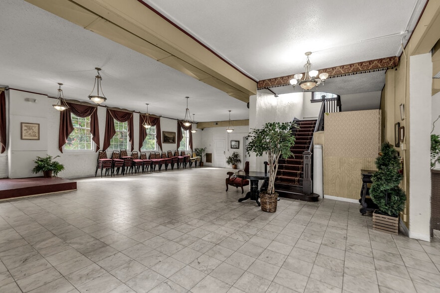 More Photos Of 119 College St, Chester Office Residential For Lease