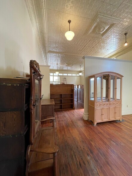 More Photos Of 301 Washington St W, Charleston Office For Lease