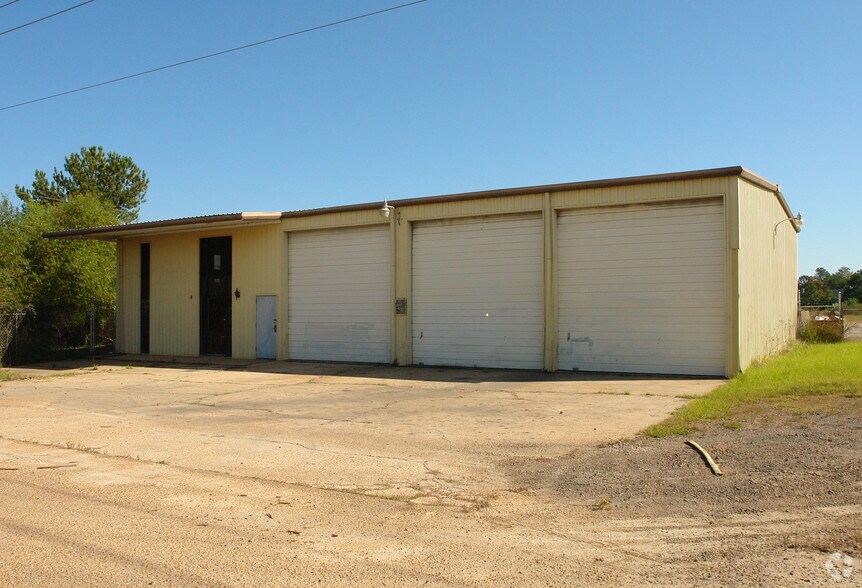 More Photos Of 108 Midco Rd, Jackson Warehouse For Lease