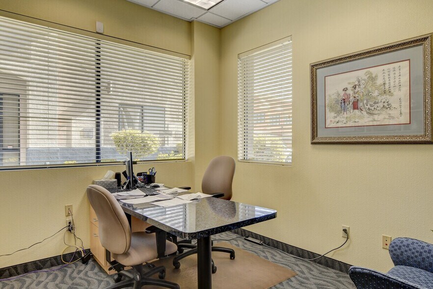 More Photos Of 8867 W Flamingo Rd, Las Vegas Office For Sale