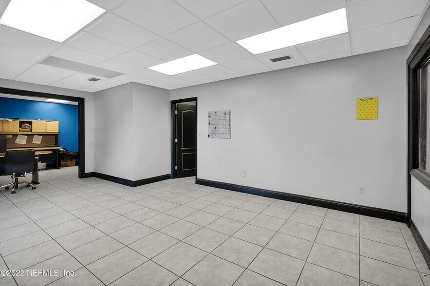 More Photos Of 4104 St Augustine Rd, Jacksonville Light Distribution For Sale