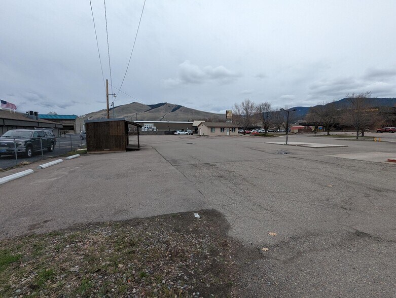 More Photos Of 1704 S Russell St, Missoula Flex For Lease
