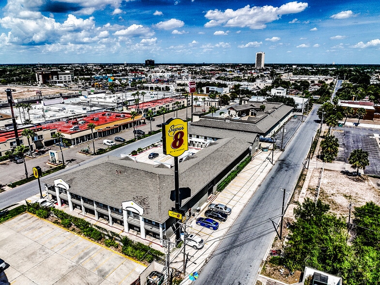 More Photos Of 1505 S 9th St, McAllen Hotel For Sale