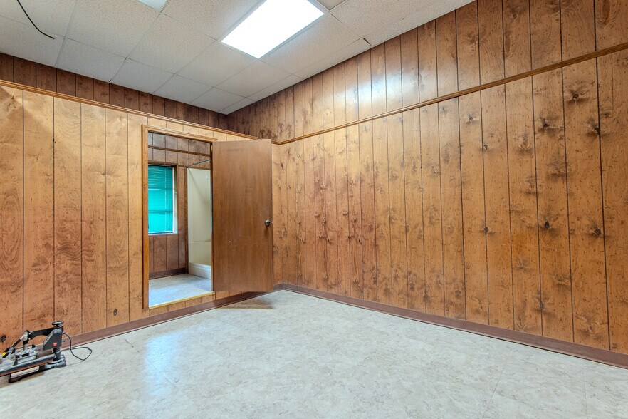More Photos Of 126 E Main St, Adamsville Storefront For Sale