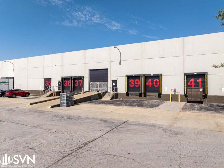 More Photos Of 2425 Palumbo Dr, Lexington Warehouse For Lease