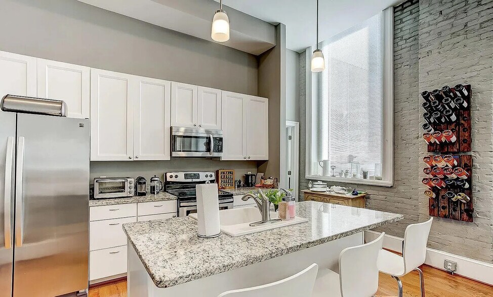 More Photos Of 7 W Mulberry St, Baltimore Apartments For Lease