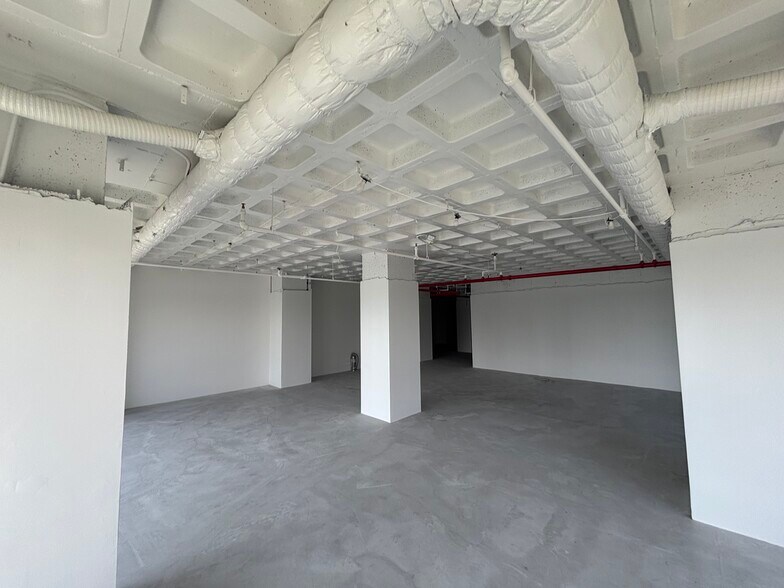 More Photos Of 866 United Nations Plz, New York Office For Lease
