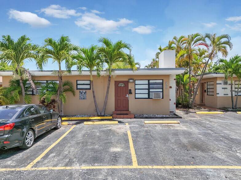More Photos Of 700 NE 6th St, Hallandale Beach Apartments For Sale