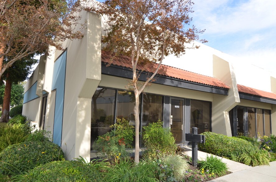 More Photos Of 9252-9260 Deering Ave, Chatsworth Warehouse For Lease