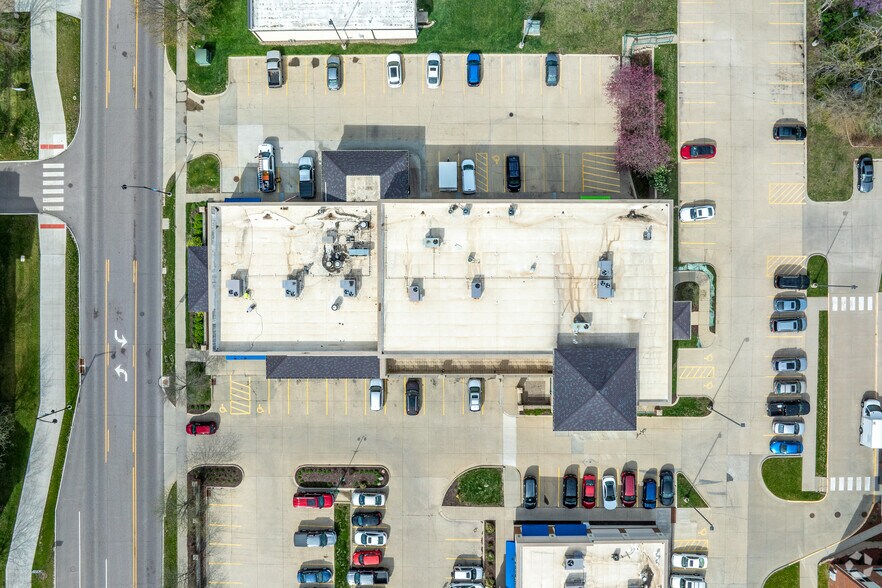 More Photos Of 6611 University Ave, Windsor Heights General Retail For Lease