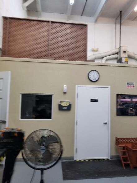 More Photos Of 5900 NW 99th Ave, Miami Light Distribution For Lease