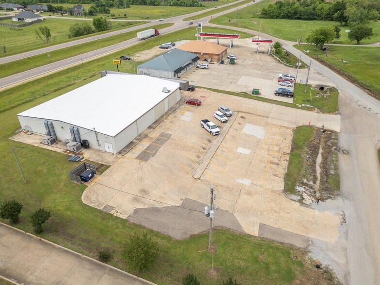 More Photos Of 107 N Lee Dr, Guntown Freestanding For Sale