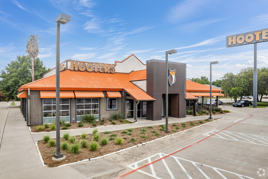 Primary Photo Of 3921 Jack Kultgen Fwy, Waco Restaurant For Lease