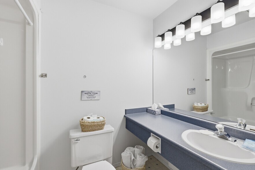 More Photos Of 7001 Savona Access Rd, Thompson-Nicola Hotel For Sale