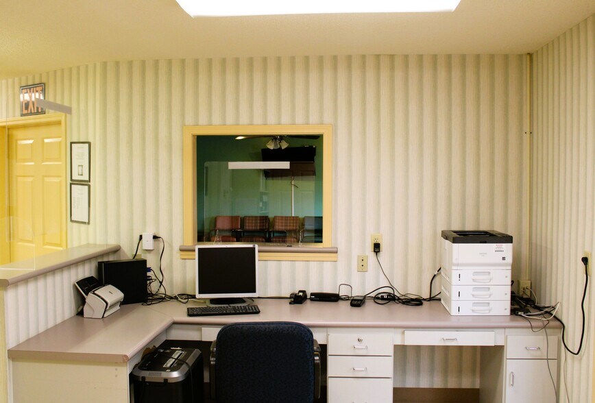 More Photos Of 280 General Daniel Ave N, Danielsville Medical For Lease