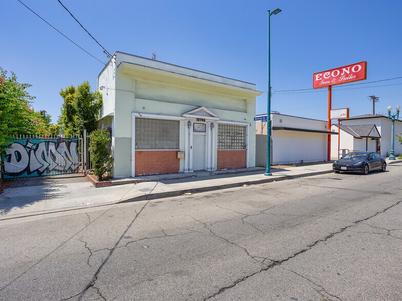 More Photos Of 10746 Magnolia Blvd, North Hollywood Medical For Sale