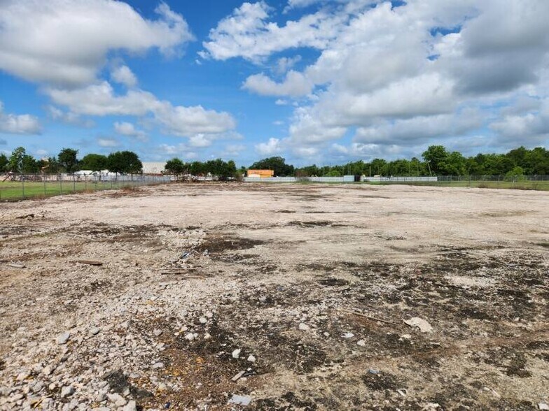 More Photos Of 14090 County Road 282, Alvin Land For Lease