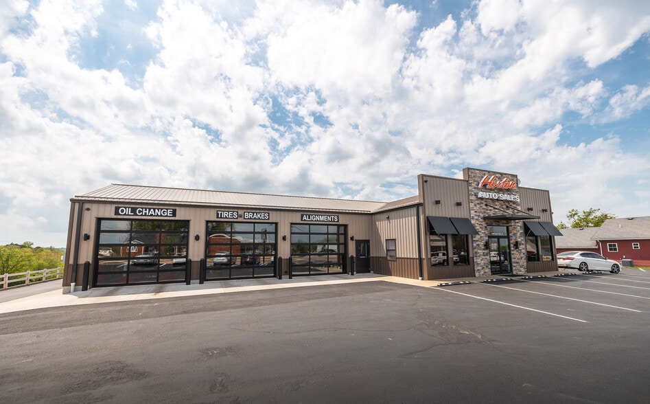 Primary Photo Of 1008 E Main St, Linn Auto Dealership For Sale