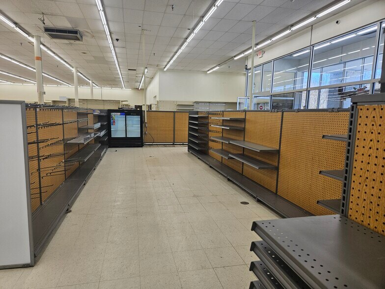 More Photos Of 15977-15981 State Route 170, Calcutta Freestanding For Lease