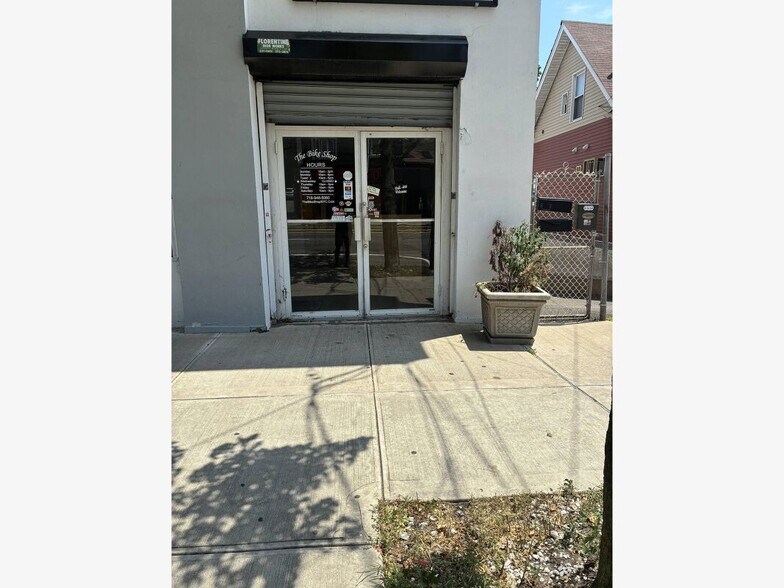 More Photos Of 4022 Hylan Blvd, Staten Island Storefront Retail Residential For Lease