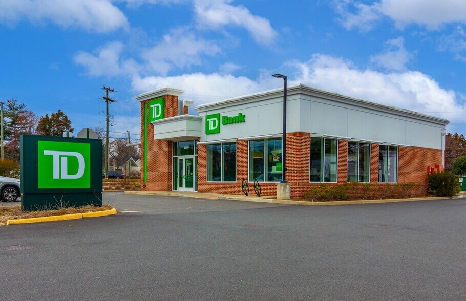 More Photos Of 6566 Little River Tpke, Alexandria Bank For Lease