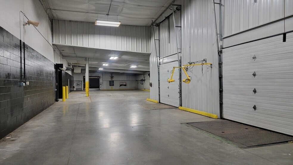 More Photos Of 10610 Washington Ave, Marshfield Warehouse For Lease