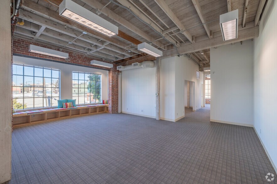 More Photos Of 318 Harrison St, Oakland Loft Creative Space For Lease