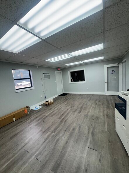 More Photos Of 2376-2380 NW 21st Ter, Miami Warehouse For Lease