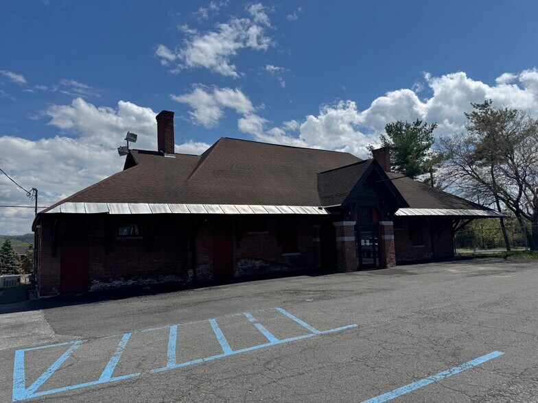 More Photos Of 127 Canvass St, Cohoes Storefront Retail Office For Lease