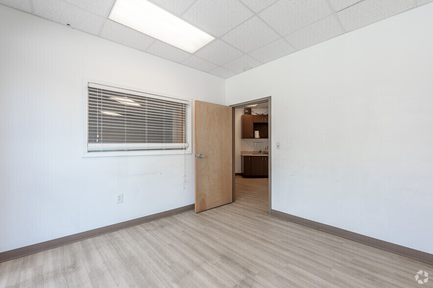 More Photos Of 6500 McDonough Dr, Norcross Showroom For Lease