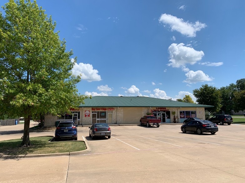 More Photos Of 909-911 E Davis St, Mesquite Unknown For Lease