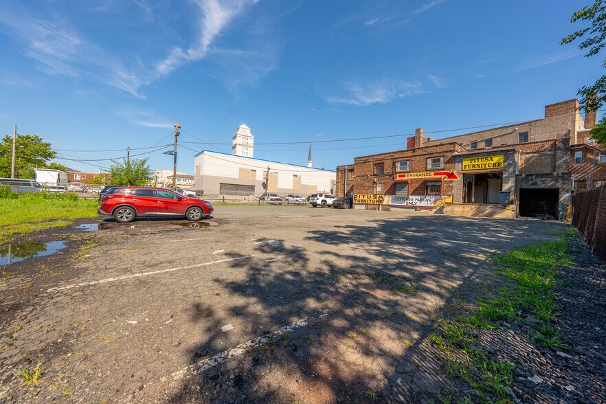 More Photos Of 1144 Elizabeth Ave, Elizabeth General Retail For Sale