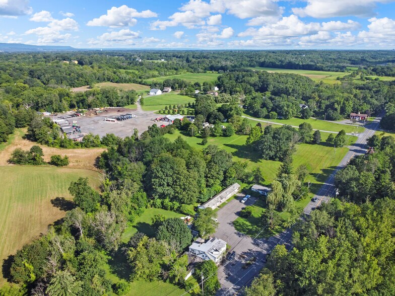 More Photos Of 1049 River Rd, Selkirk Hotel For Sale