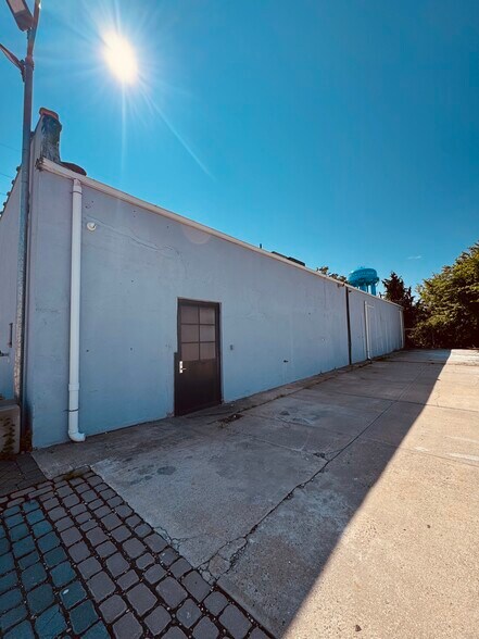 More Photos Of 309 Denton Ave, New Hyde Park Industrial For Lease