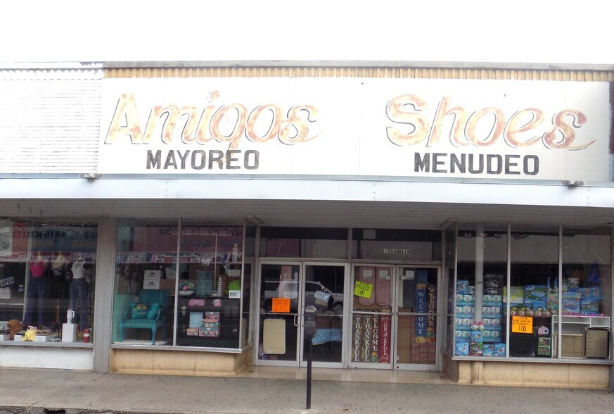 More Photos Of 100 W Main St, Eagle Pass Storefront For Sale