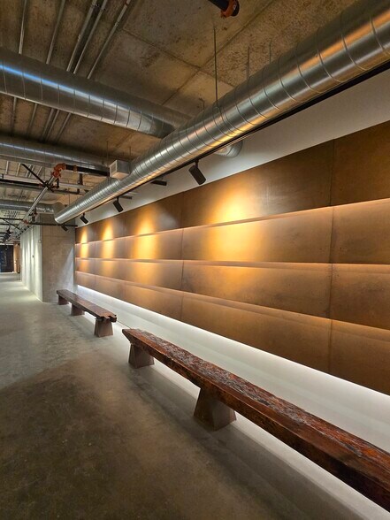 More Photos Of 160 Rue King, Montréal Office For Lease