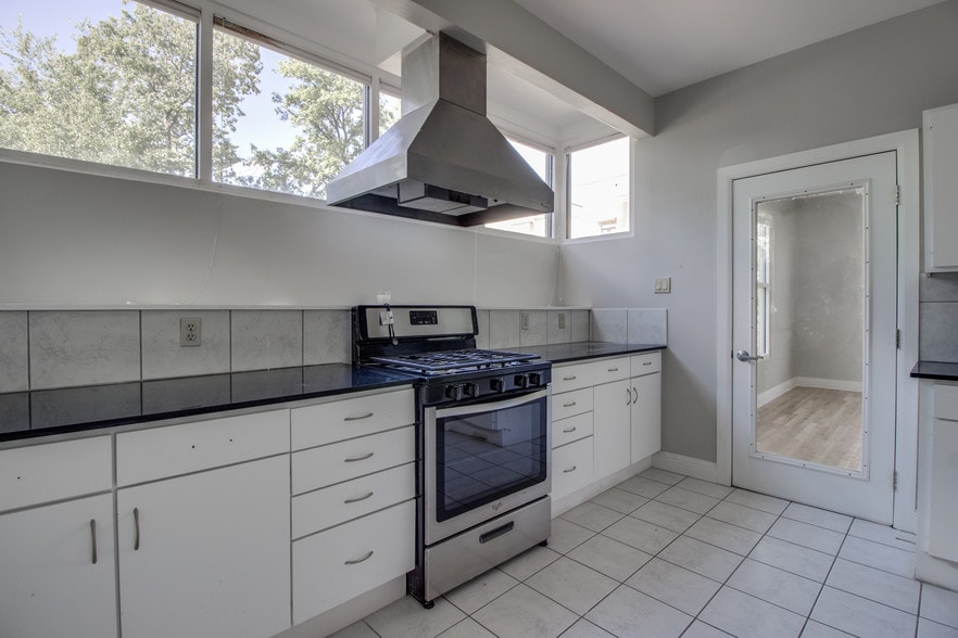 More Photos Of 4235 Cedar Springs Rd, Dallas Office For Sale