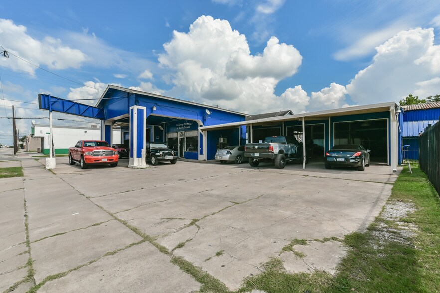 More Photos Of 1106 Wayside Dr, Houston Auto Repair For Sale