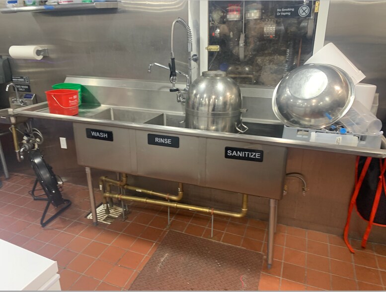 More Photos Of 653 Sterling Pl, Brooklyn Restaurant For Lease