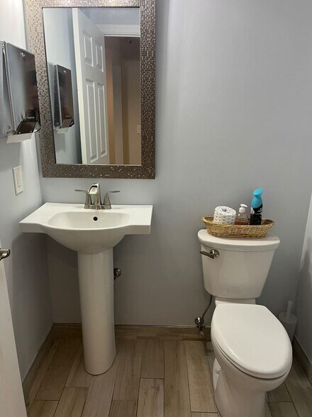 More Photos Of 39 Mill Plain Rd, Danbury Loft Creative Space For Lease