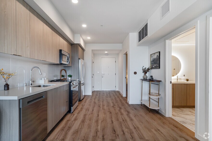 More Photos Of 988 S Manhattan Pl, Los Angeles Apartments For Lease