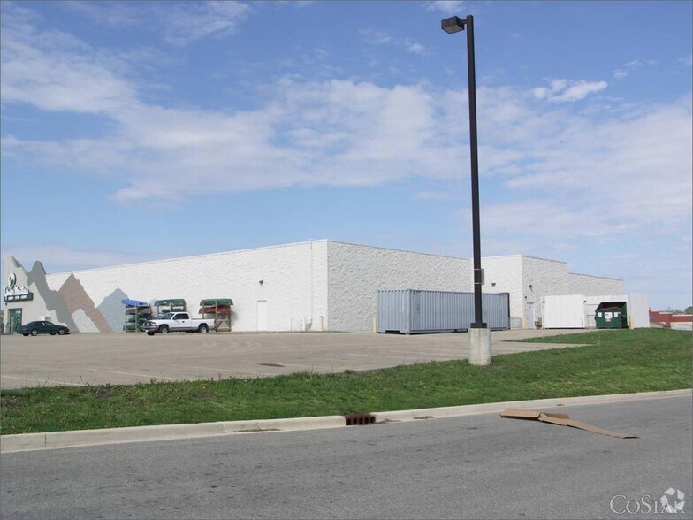 More Photos Of 5114 W Holiday Dr, Peoria Freestanding For Lease