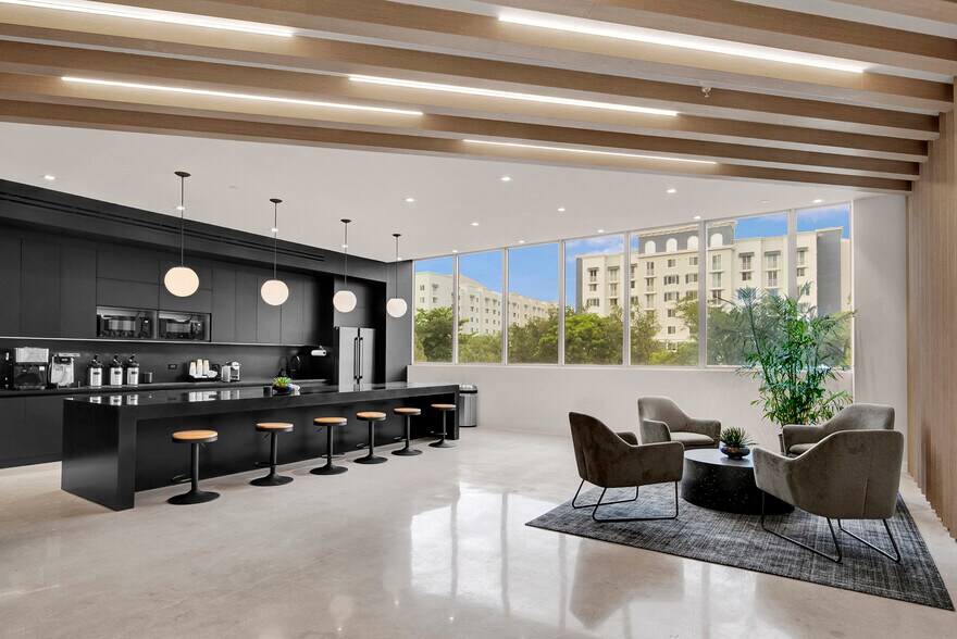 More Photos Of 101 NW 8th St, Miami Office For Lease